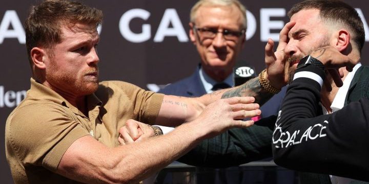 Saúl Canelo ÁLvarez peleando con caleb Plant del 210921 pelea por mentada de madre