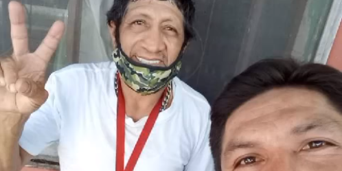 Teo Batún, presumiblemente con su hijo