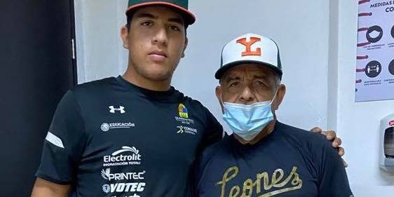 Diego Galué firmado por los Leones de Yucatán del 280921 con Raúl Ortega Rojas