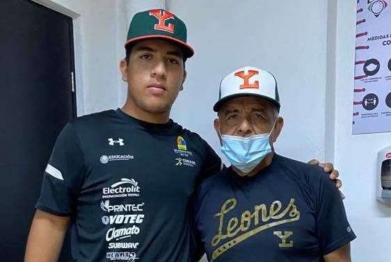 Diego Galué firmado por los Leones de Yucatán del 280921 con Raúl Ortega Rojas