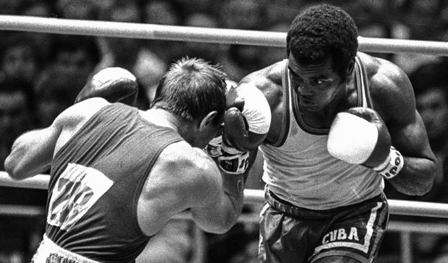 Teófilo Stevenson en pelea contra desconocido