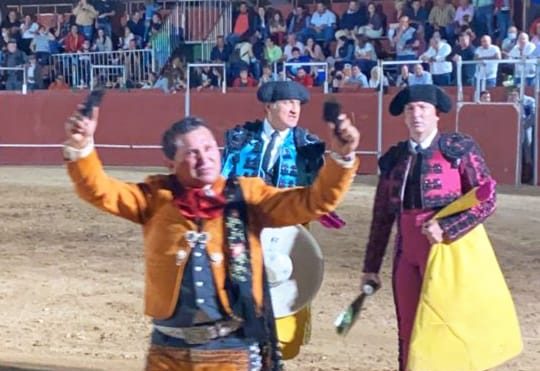 Cuauhtémoc Ayala triunfador festejo en Murcia, España cortó tres orejas del 311021
