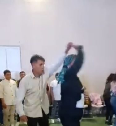 Miguel Ángel González, bailando en clínica de rehabilitación del 221221 al parecer en la Ciudad de México