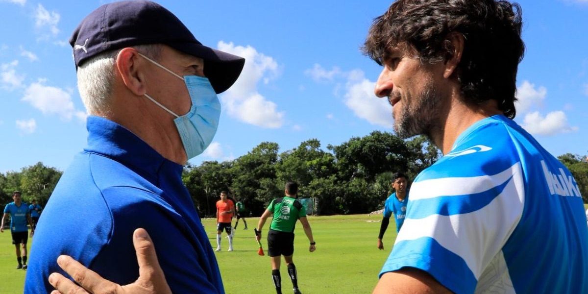 Rayados del Monterrey vs. Cancún F.C. 4-0, partido amistoso del 221221 en Mayakobá, Riviera Maya, Javier Aguirre y Federico Vilar