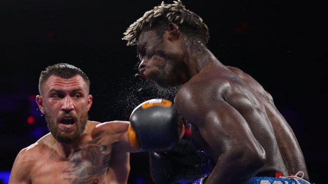 Vasily Lomachenko vs. Richard Commey gdu 12 del 111221 en Madison Square Garden
