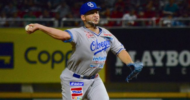 Yoanner Negrín con uniforme de los Yaquis de Ciudad Obregón