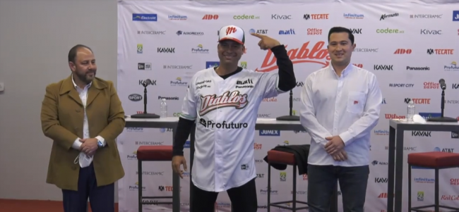 Juan Gabriel Castro presentado como mánager de los Diablos Rojos del México del 190122 en Ciudad de México