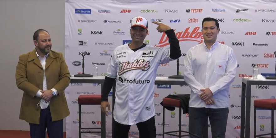 Juan Gabriel Castro presentado como mánager de los Diablos Rojos del México del 190122 en Ciudad de México