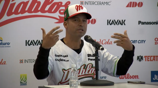 Juan Gabriel Castro presentado como mánager de los Diablos Rojos del México del 190122 en Ciudad de México