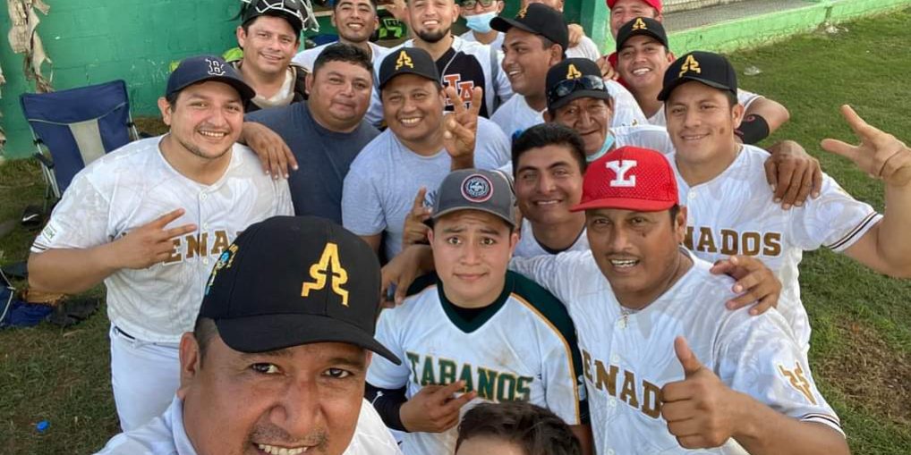 Selfie ganadora de los Venados de Acanceh de la liga motuleña