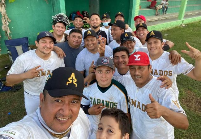 Selfie ganadora de los Venados de Acanceh de la liga motuleña