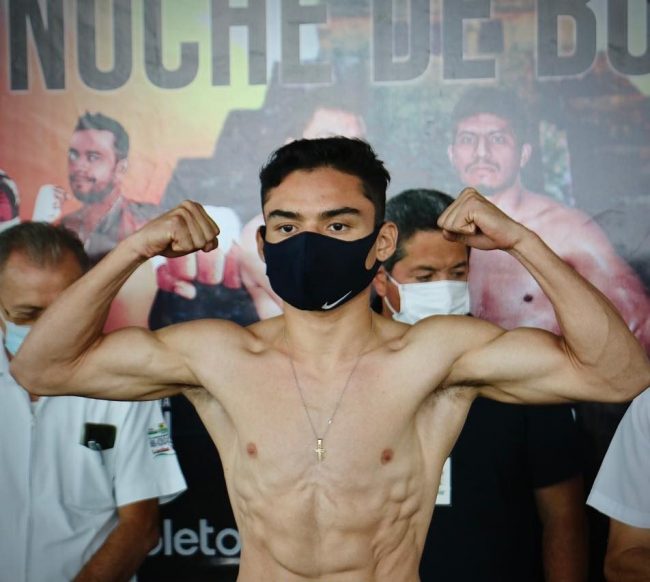 Ángel Petrolero Patrón pesaje vs. Ricardo Landeros del 050821 en Ibis Galerías