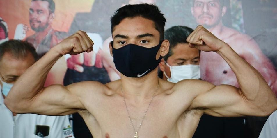 Ángel Petrolero Patrón pesaje vs. Ricardo Landeros del 050821 en Ibis Galerías