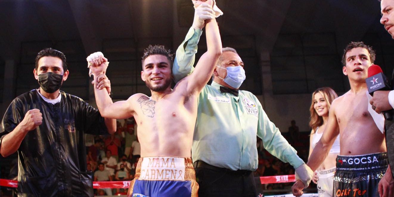 Eric Pitbull Gamboa vencedor de Cuauhtli Guerrero gdu 10 del 250222 en Playa del Carmen con Guerrero