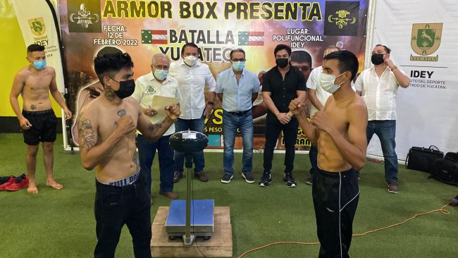 Javier Caballito Nic pesaje vs. Víctor Vago Durán, del 110222 en Armor Box Gym Caucel face to face, con Emmanuel Alcántara, Manuel Nájera Palaviccini, Fausto Buenfil y Jesús Aguilar Aguilar,
