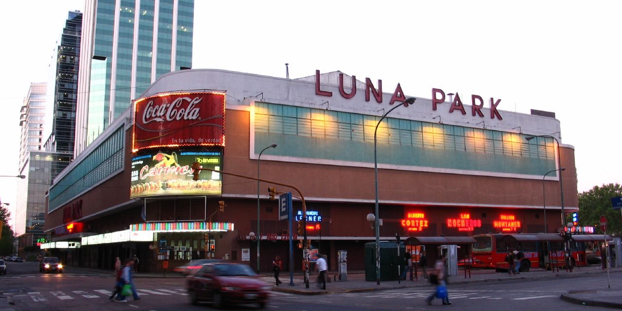 Luna Park visto desde corrientes y bouchard perfecta foto