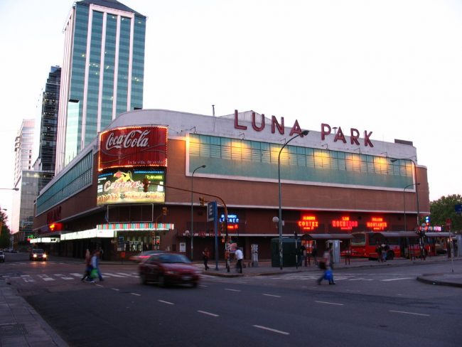 Luna Park visto desde corrientes y bouchard perfecta foto