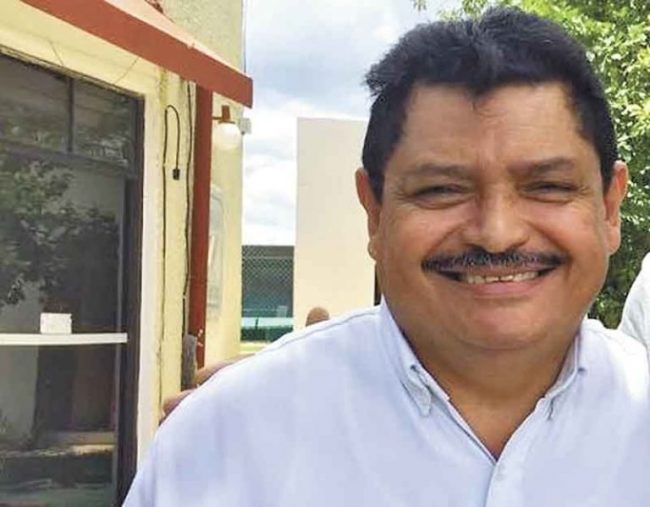 Santiago Basto Mejía, sonriente foto recortada
