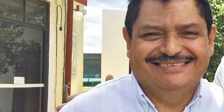 Santiago Basto Mejía, sonriente foto recortada