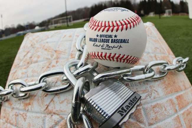 logo mlb con cadenas