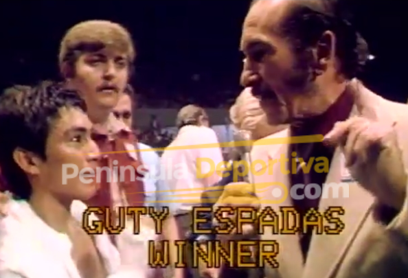 Gustavo Guty Espadas con Jorge Sonny Alarcón y Eric Germon con marca de agua, tras vencer a Alex Santana