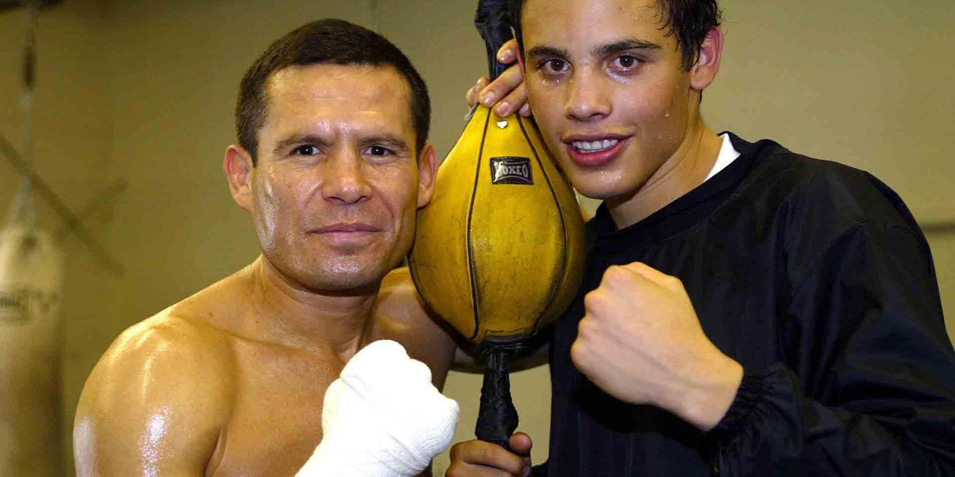 Julio César Chávez sr. con Julio César Chávez jr. junto a pera fija