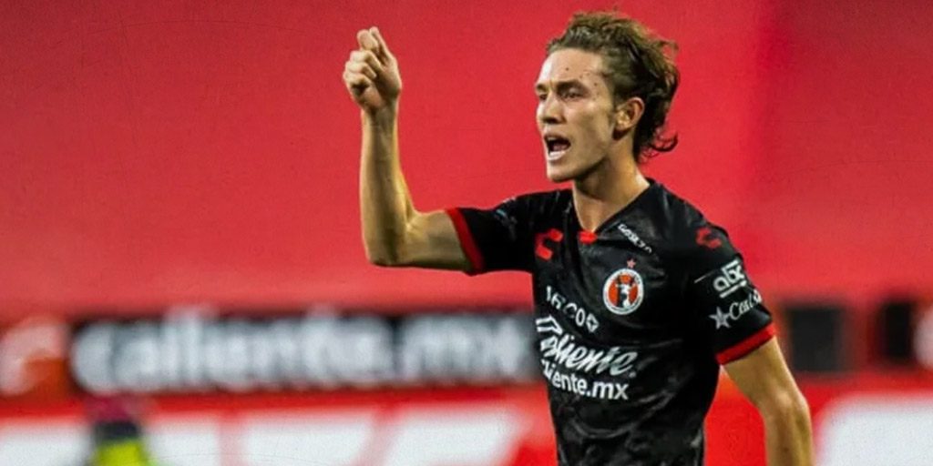 Marcel Ruiz con uniforme de los Xolos