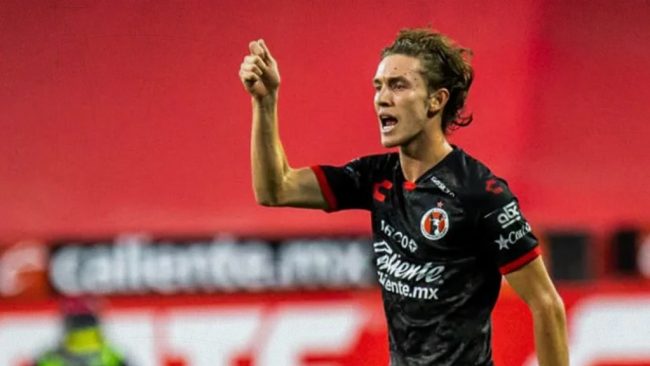 Marcel Ruiz con uniforme de los Xolos