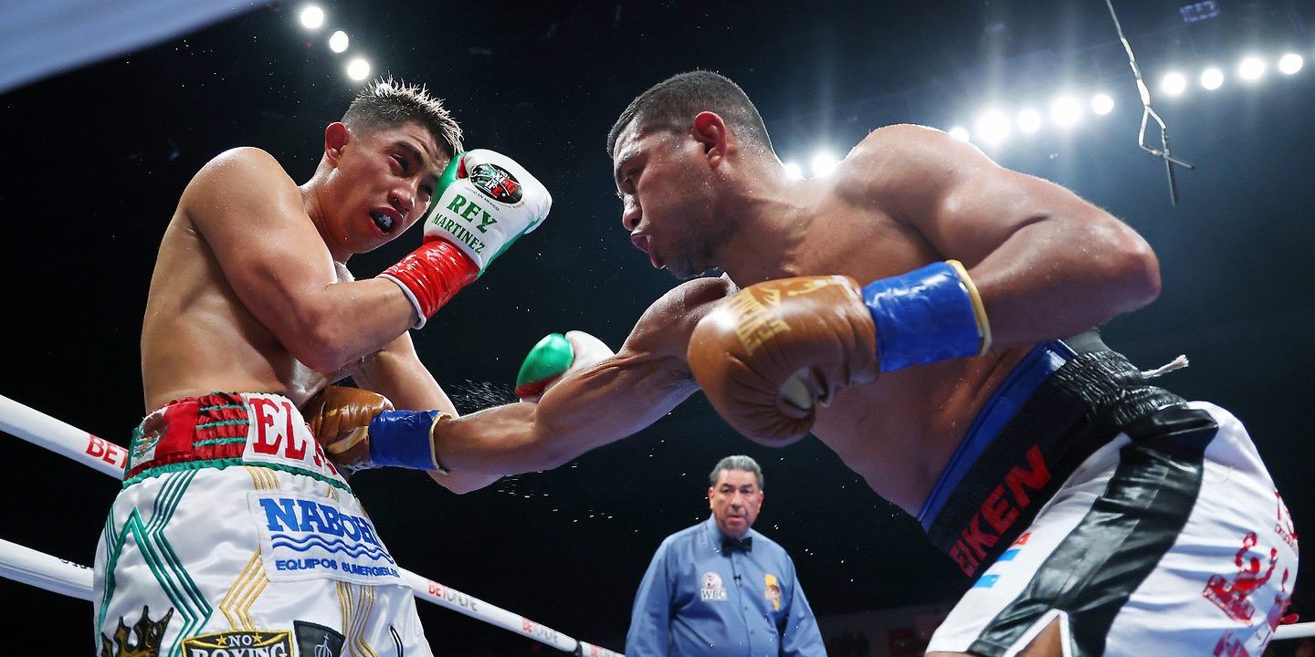 Román Chocolatito González vs. Julio César Rey Martínez gdu 12 del 050322 en San Diego, con réferi Jerry Cantú título chafa diamante de peso súpermosca