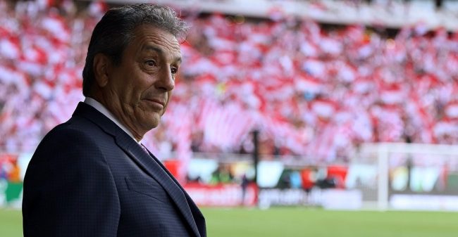 Tomás Boy con cara de mamón