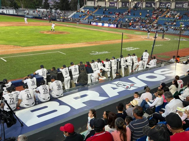 Bravos de León vs. Tigres de Quintana Roo, juego 5 para ambos, 2o de la serie, serie para León, 2×0, 1a blnauqeada para ambos, 5 del 270422 en León
