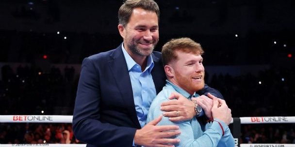 Eddie Hearn con Saúl Canelo Álvarez