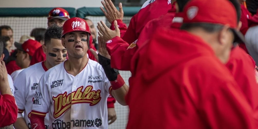 Jorge Cantú con uniforme de los Diablos Rojos