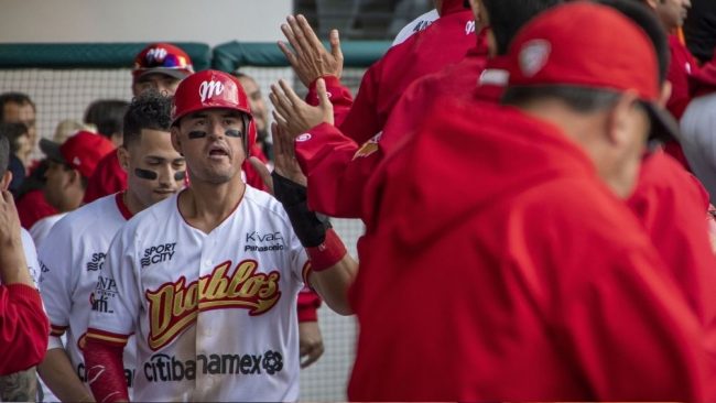 Jorge Cantú con uniforme de los Diablos Rojos