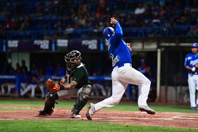 Leones de Yucatán vs. Acereros de Monclova 2o juego de la serie de pretemporada, serie para los Leones 8×6, del 130422 en Monclova, Sebastián Valle