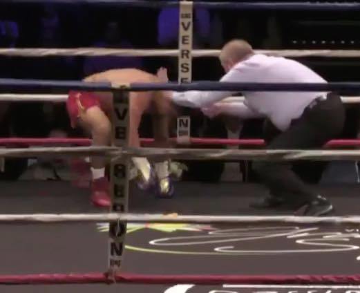 Milan Plat vs. Ángel Cheneque Chan gkot 2 del 080422 en París por cetro mundial juvenil súperwelter de la fib