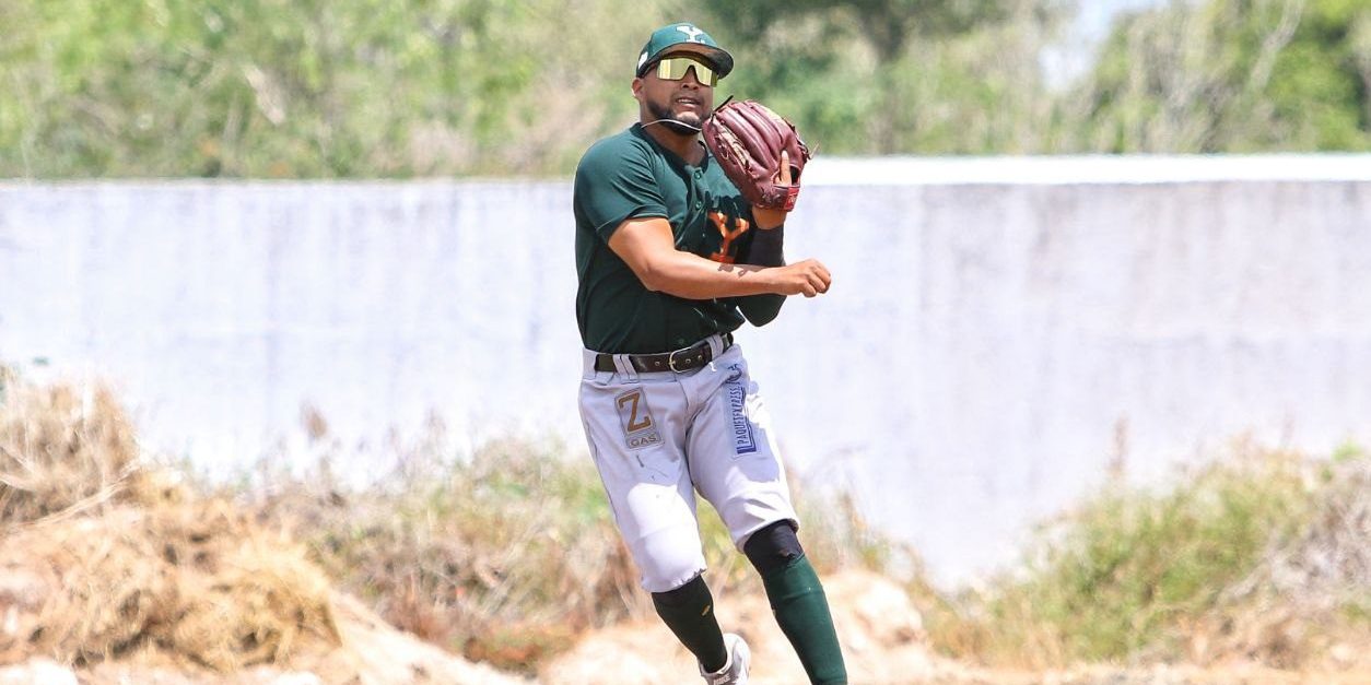 Piratas de Campeche vs. Leones de Yucatán último juego de pretemporada de los Leones, 4×2 del 200422 en Tekax, Bryan Quintero