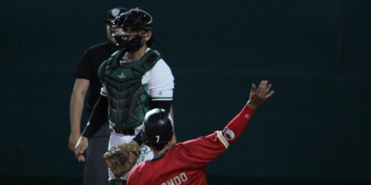 Piratas de Campeche vs. Olmecas de Tabasco juego 7 para los Piratas, 1o de la serie, 13×6 del 290422 en Macuspana, Jason Atondo barriéndose