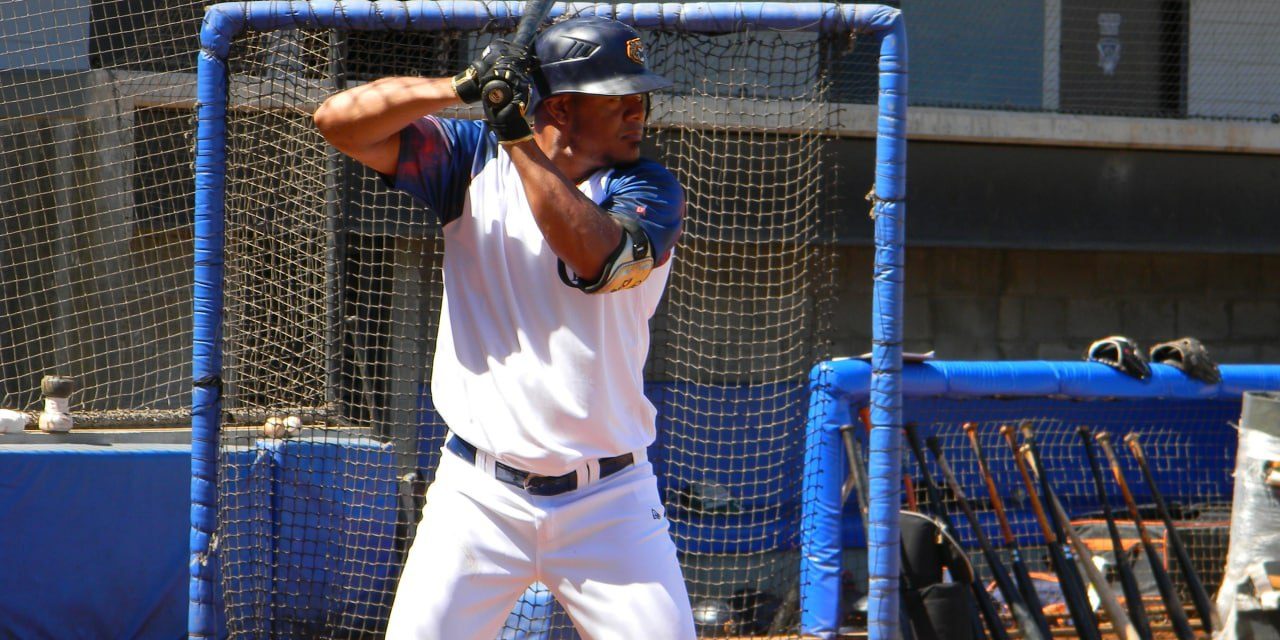 Reynaldo Rodríguez, entrenamiento pretemporada con los Tigres de Q.Roo del 300322 en Mazatlán