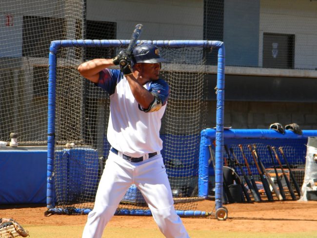 Reynaldo Rodríguez, entrenamiento pretemporada con los Tigres de Q.Roo del 300322 en Mazatlán