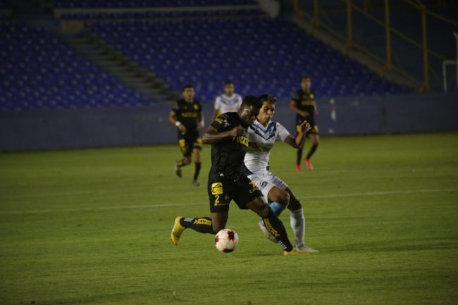 Toros de Celaya vs. Venados de Yucatán 1-0 fecha 17 última del torneo de clausura, 3 del 130422 en Celaya, Félix Micolta