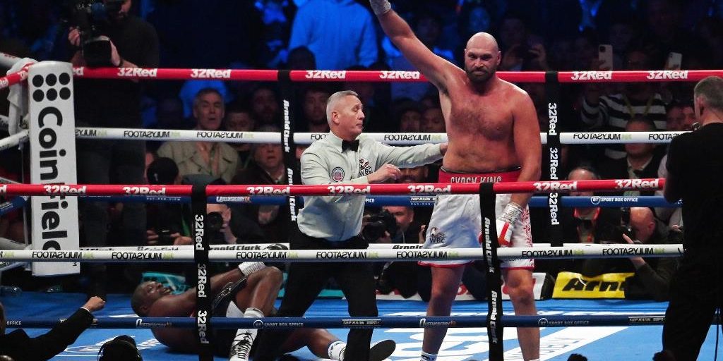 Tyson Fury vs. Dillian White gkot 6 retuvo campeonato mundial completo del CMB 3 del 230422 en Wembley, Londres con réferi Mark Lyson