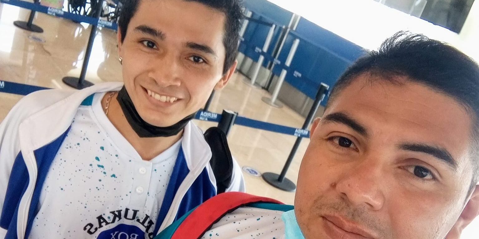 Abraham Falcón con Denovan Salazar salida a Ensenada, para peleae con Ángel Alemán García, del 130522