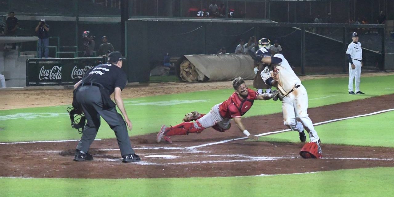 Águila de Veracruz vs. Tigres de Quintana Roo, juego 25, 1o de la serie, 6×4, del 200522 en Cancún, Alan Espinoza, cátcher