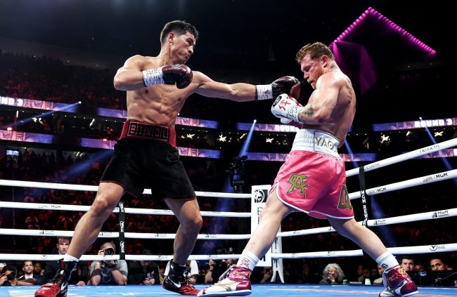 Dmitry Bivol vs. Saúl Canelo Álvarez gdu 12 del 070522 en Las Vegas retuvo el súpercampeonato mundial semicompleto de la AMB