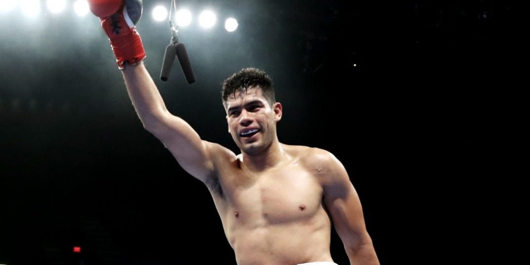 Gilberto Zurdo Ramírez vencedor de Dominic Boesel gkot 4 del 140522 en Ontario, California