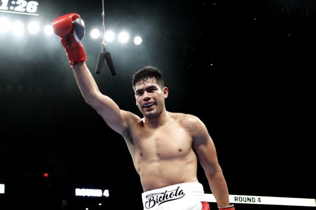 Gilberto Zurdo Ramírez vencedor de Dominic Boesel gkot 4 del 140522 en Ontario, California
