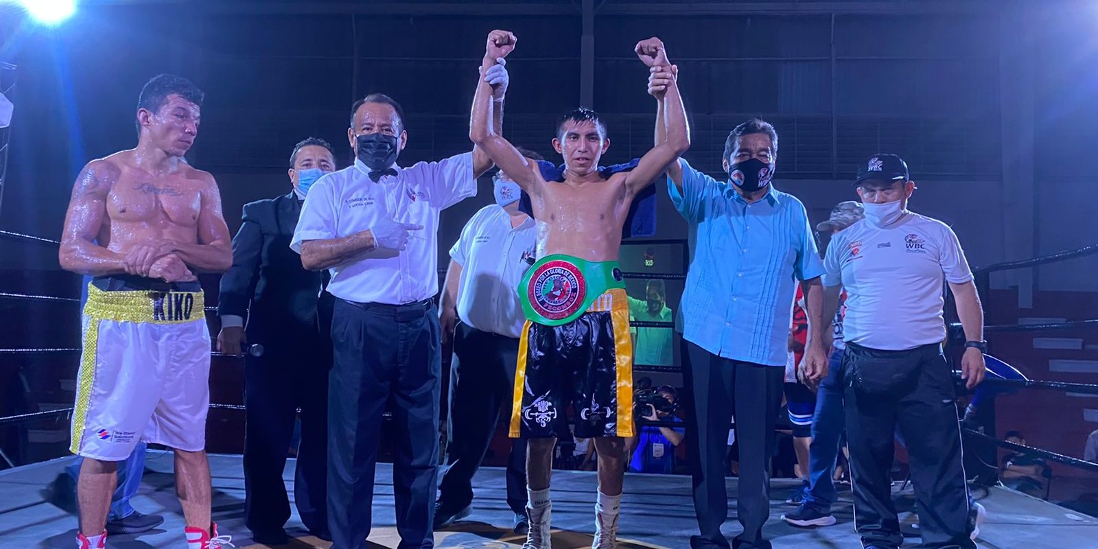 Javier Caballito Nic vencedor de Luis Kiko Guzmán gkot 8 ganó cetro fecombox de peso gallo del 120621 en Valladolid, con réferi Lauro Sánchez, Eliseo González, Mario Cortés y Euberto Díaz Rivero