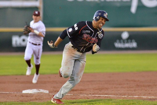 Johnny Davis contratado por los Leones de Yucatán del 240522