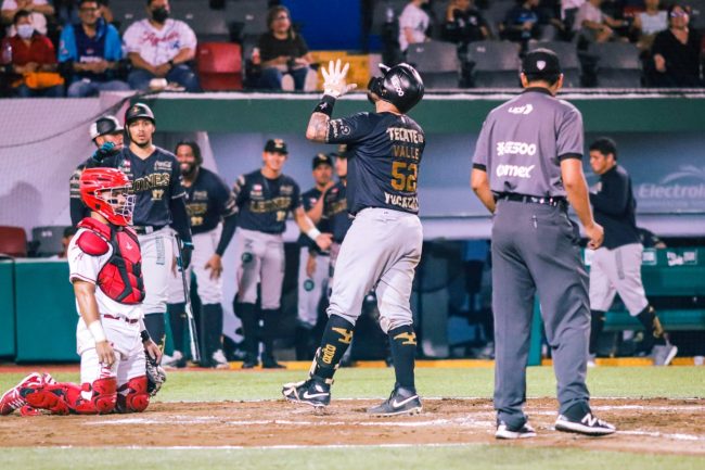 Leones de Yucatán vs. Águila de Veracruz, juego 31, 1o de la serie, 4×2 del 270522 en Veracruz, Sebastián Valle tras batear su décimo jonrón del año